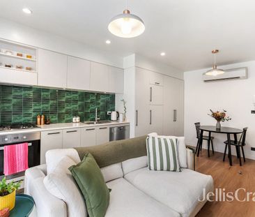 Modern Ground-Floor Apartment with Private Courtyard in a Prime Nor... - Photo 3