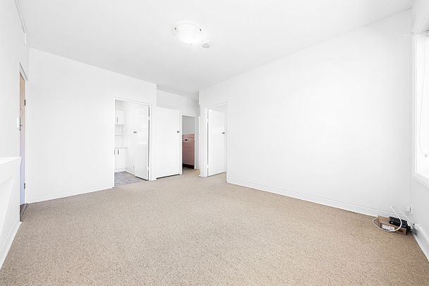 Renovated Ground Floor Apartment - Photo 1