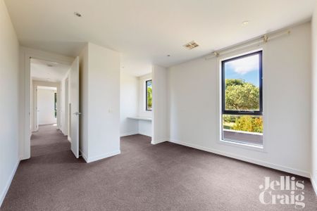 28 Ellsworth Crescent, Camberwell - Photo 5