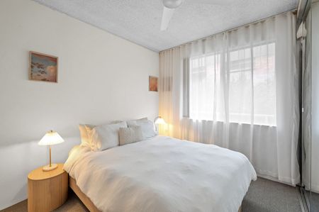 PERFECTLY POSITIONED COASTAL APARTMENT - Photo 2