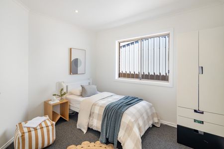 Spacious, Excellent Four Bedroom Home in Newton - Photo 4