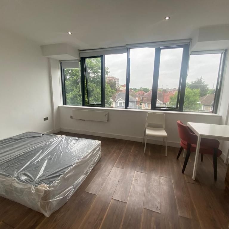 Studio to rent - Photo 1