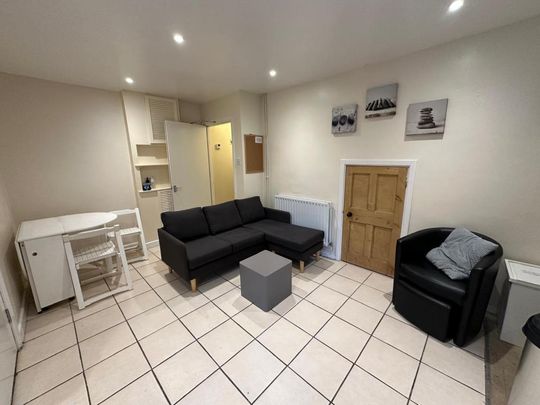 4 bedroom terraced house to rent - Photo 1