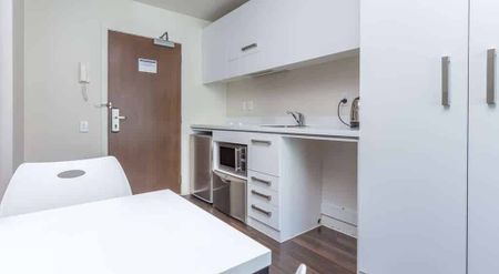 Modern Apartment in the Heart of Auckland - Photo 5