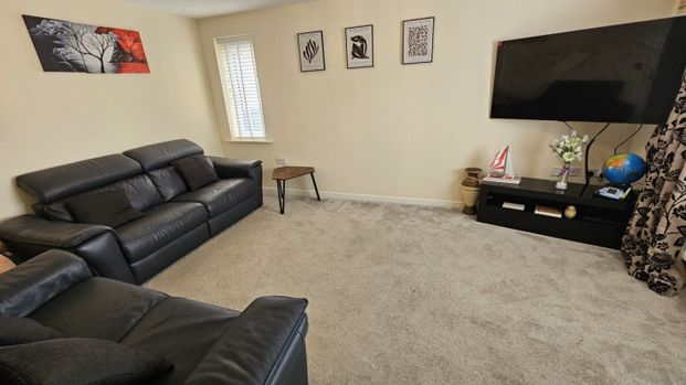 4 bed Detached - To Let - Photo 1