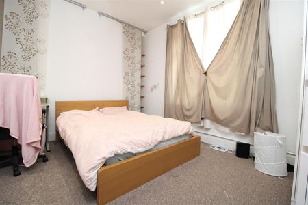 House - Terraced For Rent Queen Street, Pontypridd - Photo 4