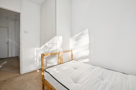 Batten Street, London, SW11 - Photo 4