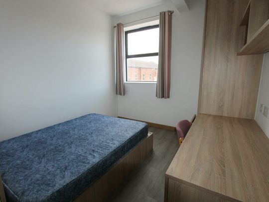 Flat to rent on - Photo 1