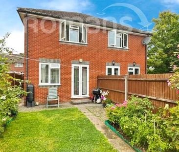 St. Christophers Road, Farnborough, GU14 - Photo 1