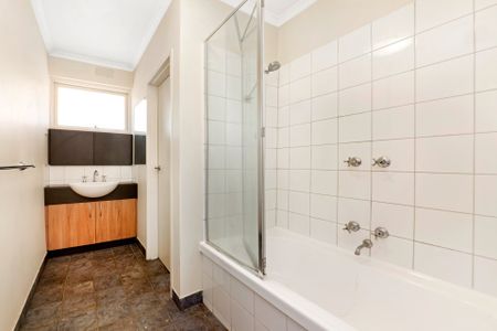 One Bedder of Generous Proportions! - Photo 5