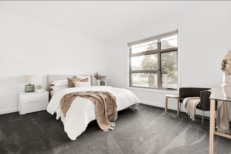 10 Dalveen Road, Ivanhoe VIC 3079 - House For Rent | Domain - Photo 5