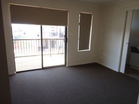 Unit 4/60 Augustine Street - Photo 3