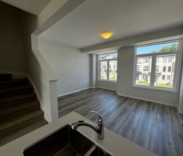 Three bedroom townhouse for rent in Cambridge Ontario - Photo 1