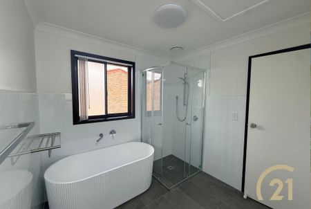 Renovated 3 Bedroom Townhouse! - Photo 5