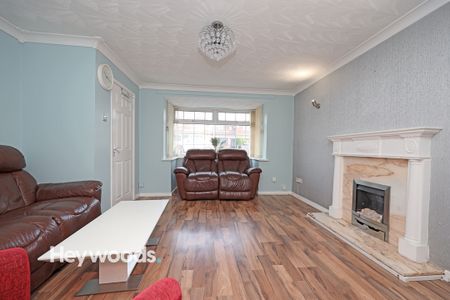 4 bed detached house to rent in Ludford Close, Newcastle, Staffordshire - Photo 2