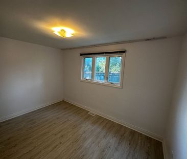 For Lease - 195 Penn Avenue Unit# Main floor only, Newmarket, Ontario - Photo 2