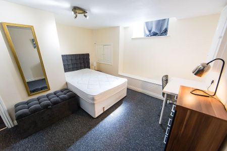 Elizabeth Street, Hyde Park, Leeds - Photo 2