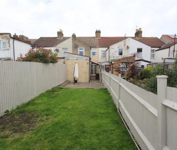3 bedroom terraced house to rent - Photo 3
