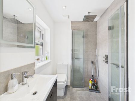 Britwell Road, Burnham, Bucks,SL1 - Photo 4