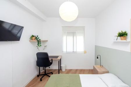 Carrer de Rodrigo de Pertegás, Valencia, Valencian Community 46023 - Photo 5