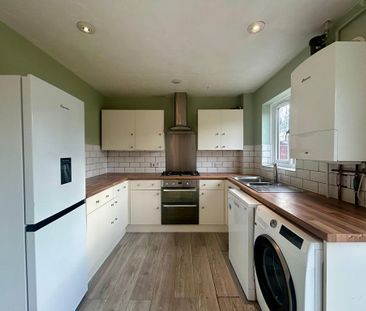 3 bedroom detached house to rent - Photo 4