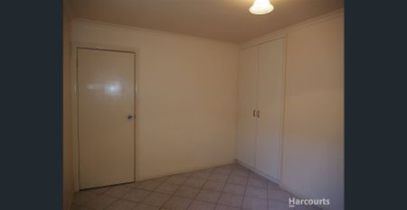 Convenient Town Centre Living. - Photo 2