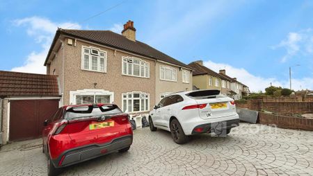 3 bedroom semi-detached house to rent - Photo 2