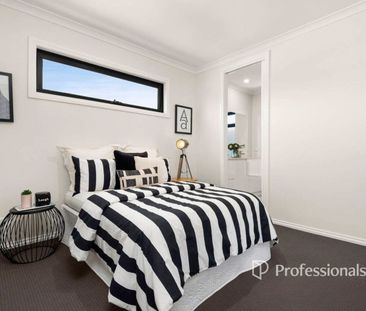 Luxurious Townhouse Living: Style and Comfort Near Keeley Park - Photo 4