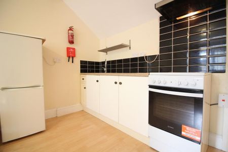 Chertsey Bridge Road, Chertsey - Photo 5