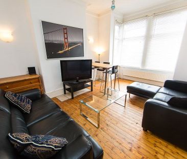 Derwentwater Terrace, Headingley, Leeds - Photo 2