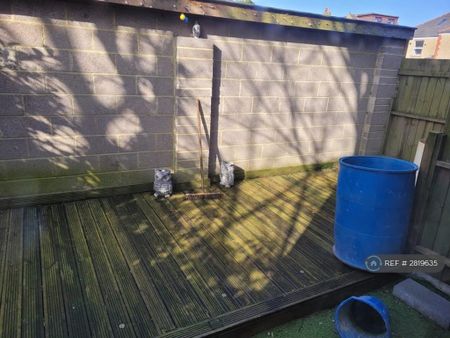 2 bedroom flat to rent - Photo 3