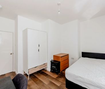 Room 5 - Studio - Photo 3