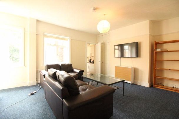 3 bedroom flat to rent - Photo 1
