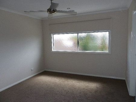 Townhouse Nestled In A Quiet Court - Photo 5
