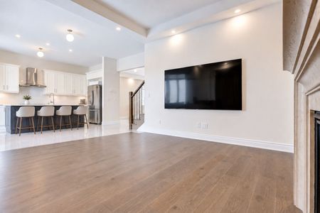 For Lease - 71 Maple Fields Circle, Aurora, Ontario - Photo 2
