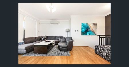 Spacious split level penthouse apartment in Kogarah CBD - Photo 2