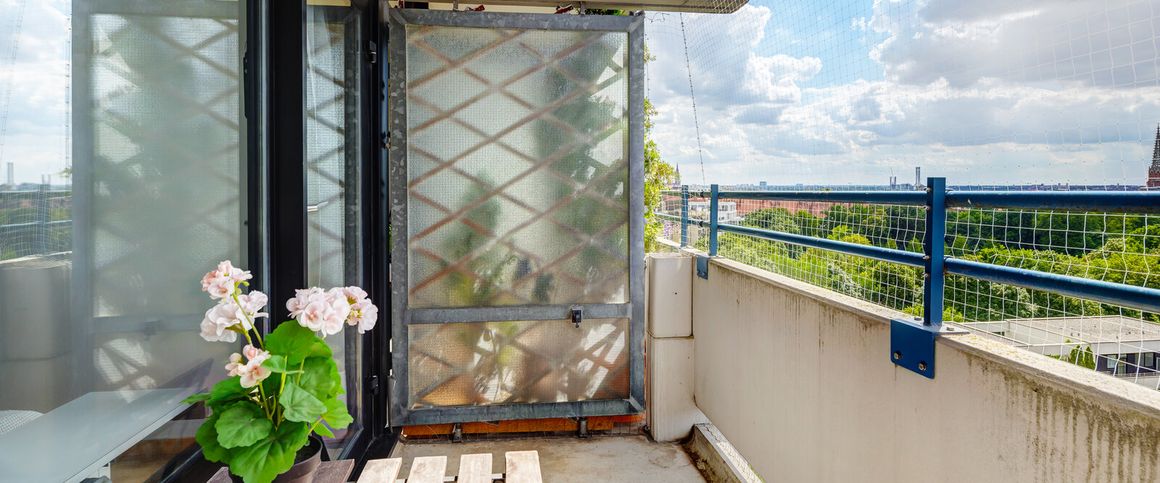 Sunny studio apartment near Rosenheimer Platz - Photo 1