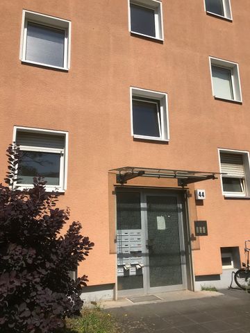 Gut geschnittene Wohnung mit Balkon - Photo 2