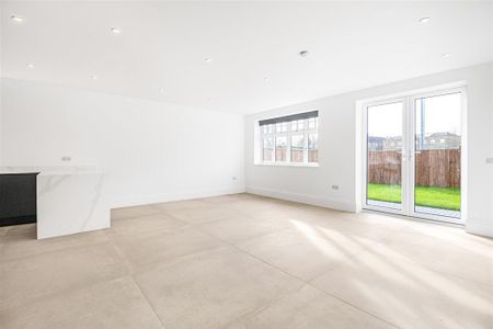 5 bedroom semi-detached house to rent - Photo 2