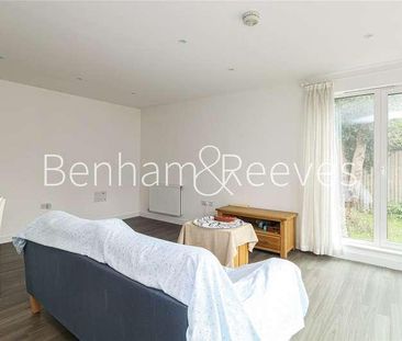 Farnsworth Drive, Edgware, HA8 - Photo 4