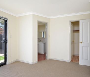 Neat & tidy brick unit in a central location! - Photo 3