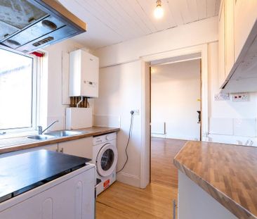 3 bedroom flat to rent - Photo 6