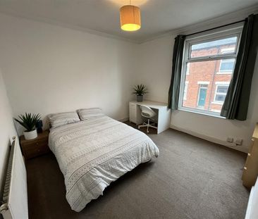 Burley Lodge Terrace, Hyde Park, LS6 1QD, Leeds - Photo 1