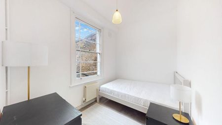 4 bedroom flat to rent - Photo 2