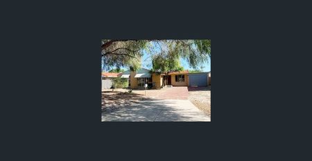 Spacious Home with Study - Photo 2