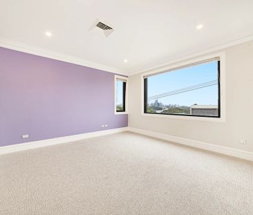 Breathtaking Harbour Views and Elevated Family Living in Greenwich - Photo 3