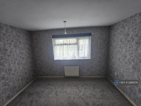 2 bedroom maisonette to rent - Photo 5