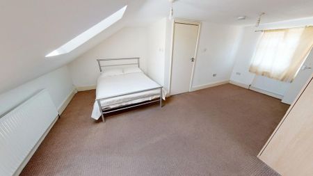 1 bedroom in a house share to rent - Photo 4
