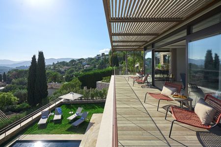 Mougins, Cote d'Azur à louer, vue mer, 5 chambres doubles, piscine, villa contemporaine - Photo 2