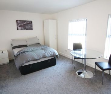 Studio to rent - Photo 1